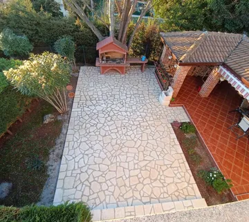 Dvojna kuća udaljena 2 km od mora - cover