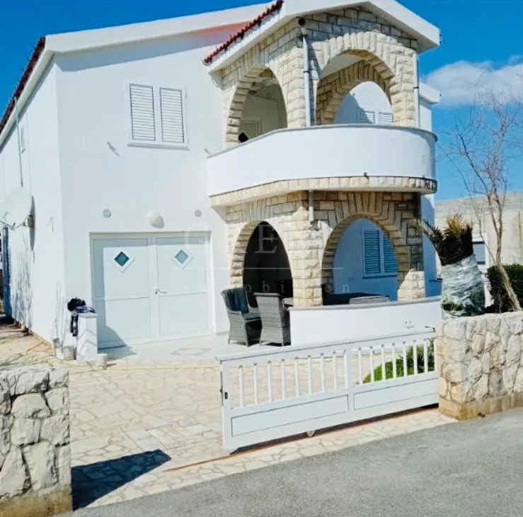 APARTMAN (50m2) najam,VIR! - cover