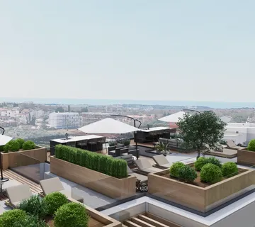Stan u novogradnji sa krovnom terasom liftom i pogledom na more - Poreč