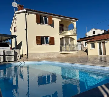 Lijepa kuća sa 3 app 7 km od Poreča - Fuškulin, Poreč