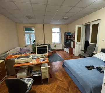 Stan Karlovac Centar, 115m2+100 m2 tavana, PRILIKA