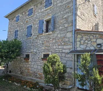 Kamena kuća 5 km od Poreča, 200 m2, prodaja - cover