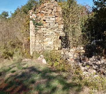 Ruševina i veliko poljoprivredno zemljište, Poreč okolica - cover