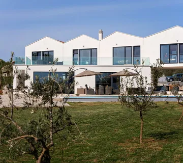 Moderna vila sa velikom okućnicom u okolici Poreča - cover