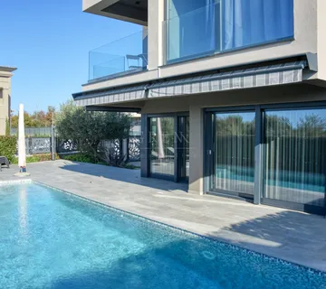 Poreč,  Vila 500 m od mora - cover