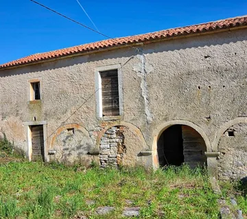 Kamena kuća za adaptaciju 15 km od Poreča - cover
