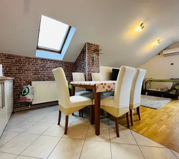 Trosoban stan Zagreb, Gornja Dubrava, 70 m2+garaža 22 m2, PRILIKA