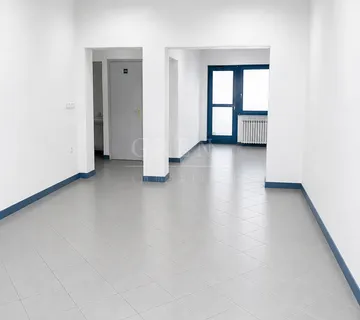 Poslovni prostor TOP LOKACIJA /35m²/kod stanice od 172 busa - Zaprešić