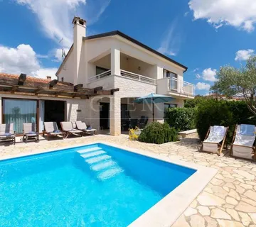 Vila sa bazenom okolica Višnjana, 160 m2, prodaja, prilika - cover