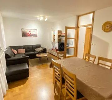 Stan Zagreb Brestje, 110 m2+33 m2 vrt+2 parkinga - Sesvete, Zagreb