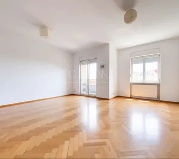 ŠPANSKO – Prostrani dvoetažni 4sobni stan 110 m², 2 lođe, LIFT - cover
