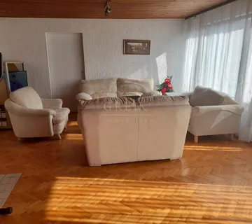 Dvojna kuća - stambeno-poslovni objekat - 200 m2 - Žitnjak - Zagreb