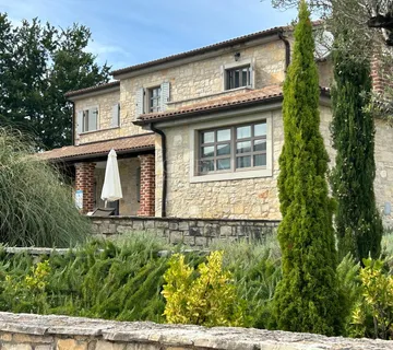 Lijepa kamena vila u okolici Poreča - cover