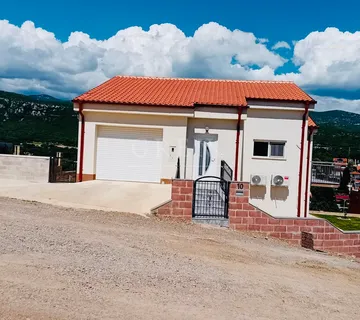 Prodaja,kuća (222m2 bruto) s velikim potencijalom,Novi Vinodolski!