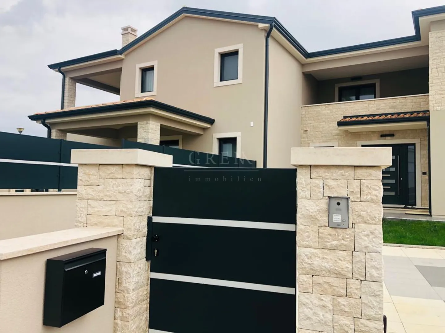 Lijepa dvojna kuća u okolici Poreča, pogled more, 160 m2, prodaja - cover