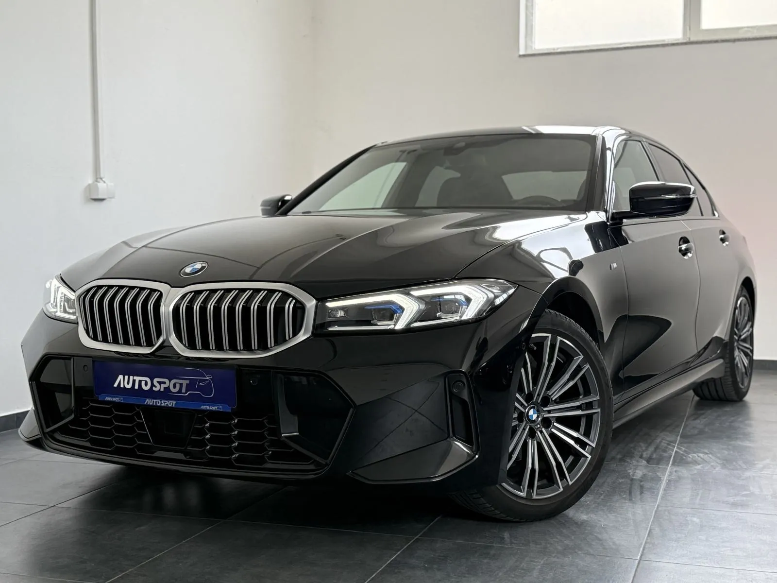 BMW 320i •M-PAKET•HUD•MEM. SJEDALA•LEASING•KREDIT - cover