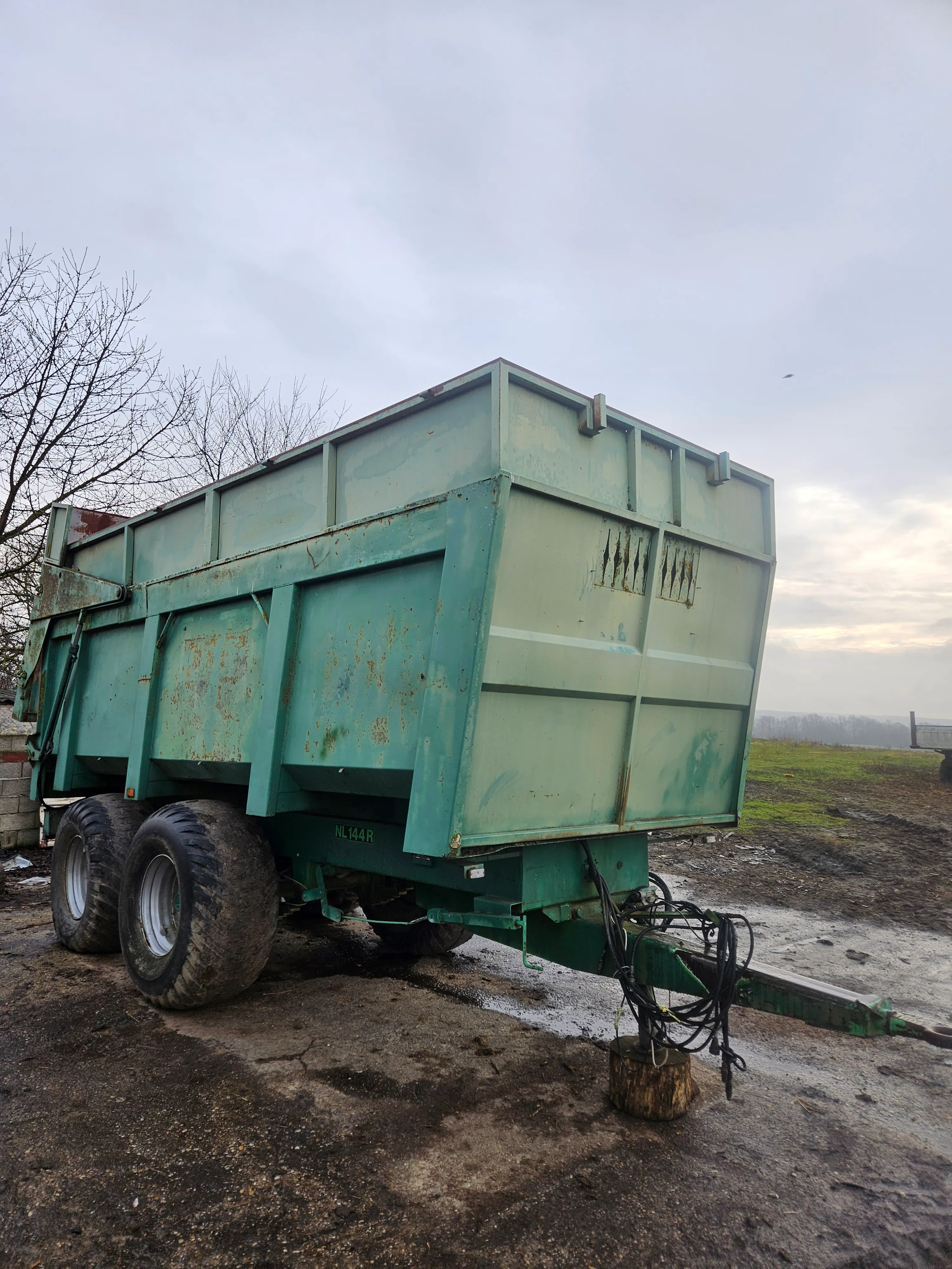 Traktorska prikolica Vaia - cover