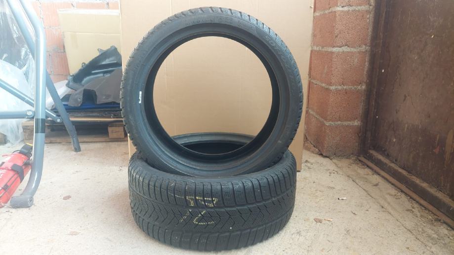 gume-pirelli-255-35-19-zimska-2-kom-gume-pirelli-sottozero-3-run-flat-slika-211921791