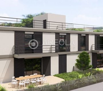 SOLIN - Poslovni prostor u stambenoj zgradi, 75,98 m² + vrt 97,03 m² - cover