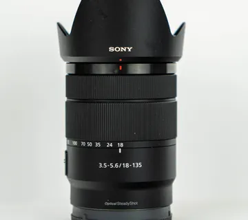 Sony E 18-135mm f/3.5-5.6 OSS Objektiv - cover