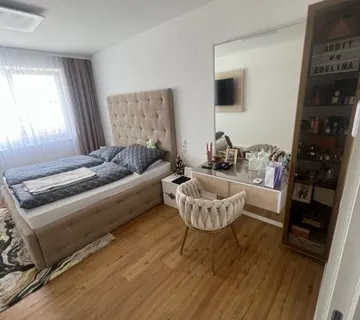 Komoda za šminkanje sa ogledalom - cover