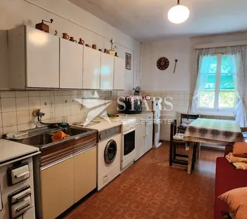 GORSKI KOTAR, RAVNA GORA – SAMOSTOJEĆA KUĆA S LIJEPOM OKUĆNICOM - cover