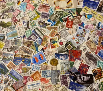 Lot 5 - 300 komada različitih poštanskih maraka - cover