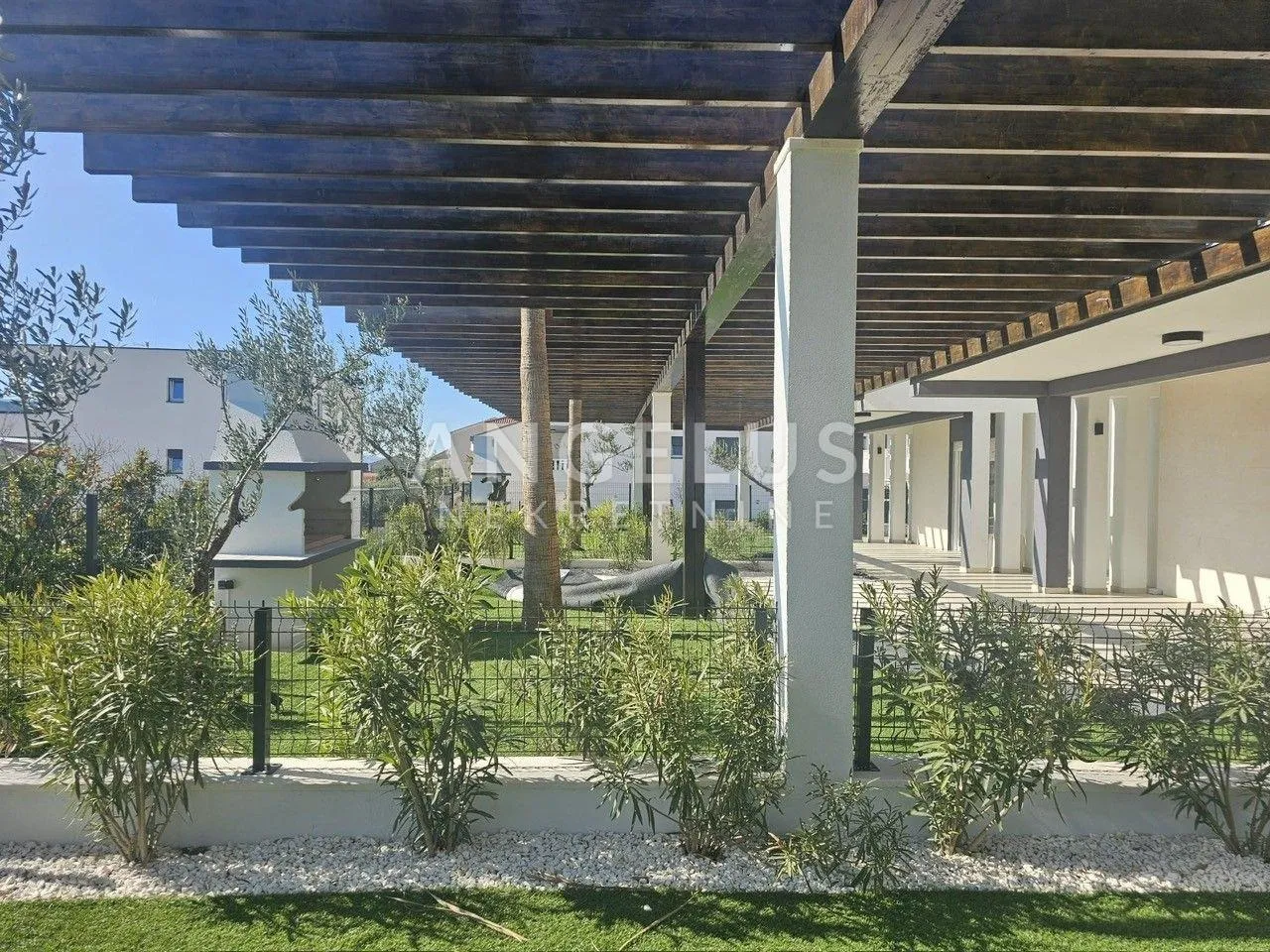 Trogir - NOVOGRADNJA, samostojeća kuća s prekrasnom okućnicom i pogled - cover