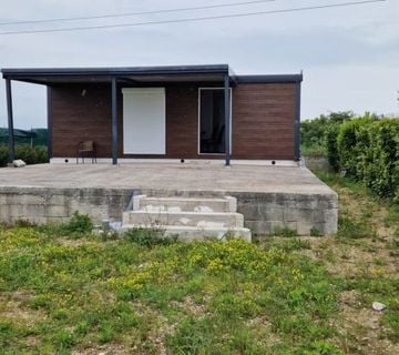 Zadar - poljoprivredno zemljište(400m2) s mobilnom kućom - cover