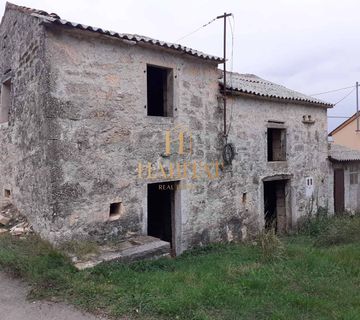 Istra , Karojba , samostojeća kuća 159m2 sa 1492 m2 građevinskog zemljišta. - cover