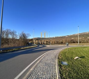 Istra , Buzet , gradjevinska parcela 3881m2 , poslovna namjena , stambena namjena , trgovacki centar , benzinska pumpa - cover