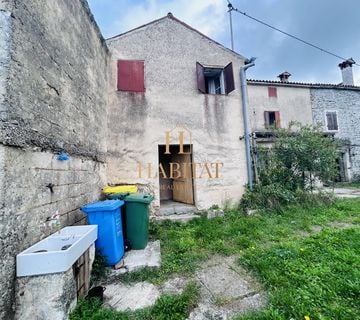 Istra , Momjan okolica , dvije stare kamene kuce 219m2 , stala - cover