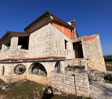Istra , Umag , kuca 360m2 ,ROH BAU , konoba - cover