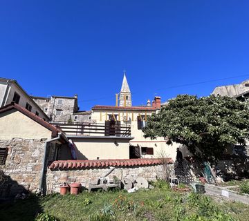 Istra , Buje , restoran sa stanom 300m2 , pogled na more - cover