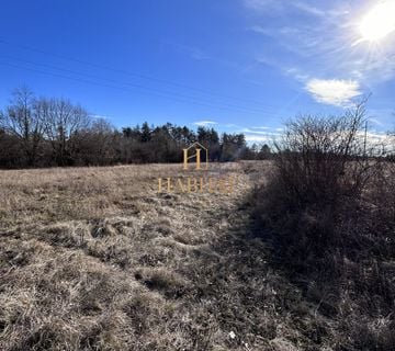 Istra , Pazin , Zabrezani , gradjevinska parcela 2938m2 , poljoprivredna parcela 2812m2 , suma 1557m2 , voda i struja u neposrednoj blizini - cover