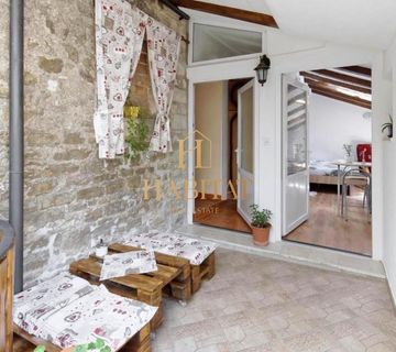 Istra , Momjan , vise stambena kuca 300m2 - cover