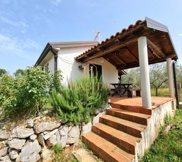 Umag , maslenik 4.573m2 sa 2 kategorizirana objekta 59m2 - cover