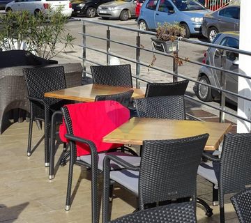 Rijeka - caffe bar, potpuno opremljen, uhodan - cover