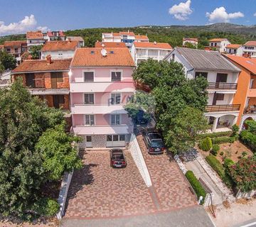 Crikvenica- kuća sa 5 apartmana 150m od mora - cover