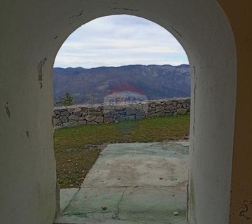 Plešce, autohtona kuća za kompletnu adaptaciju - cover