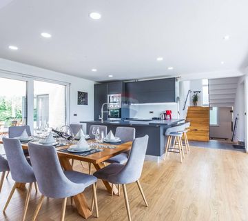 Lijepo uređena moderna kuća sa bazenom u okolici Poreča - cover