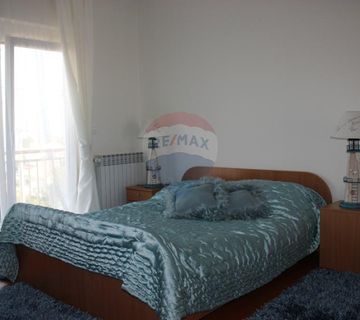 Krk, Vrbnik, Villa sa 6 uređenih apartmana, 2 minute pješice od plaže - cover