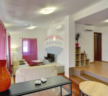 Istra, villa s bazenom u pregrađu Pule - cover