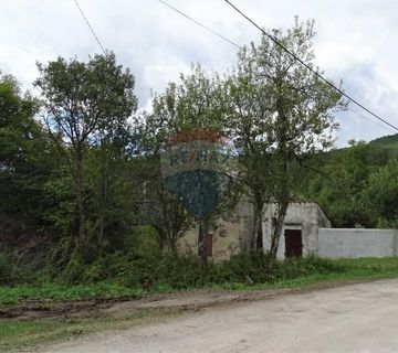 Dane, ruševina s kućnim brojem u Centru, za adaptaciju - cover