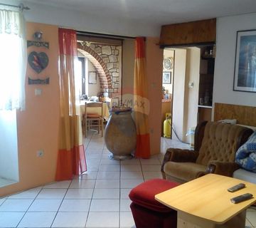 Mošćenička Draga - Obnovljena starina na mirnoj lokaciji - cover