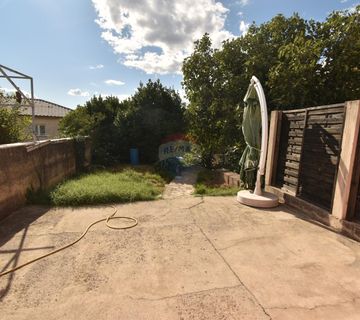 N.Vinodolski, 2 manje kuće, 450 m od mora - cover