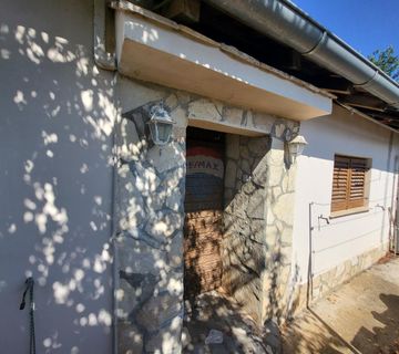 Istra, Pula-Valdebek, mala kuća sa velikom okućnicom  - cover