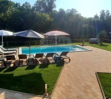 Višnjan okolica: Kuća s bazenom i velikom okućnicom od 1.500 m2 - cover