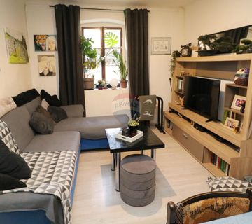 POREČ, okolica- kamena kuća u centru mjesta - cover