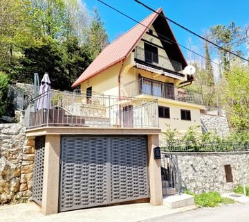 Fužine, Lič | Prekrasna Kuća s jacuzzi-em, 125m2, dvije spavaće sobe i prekrasnim pogledom, 3*(A+) - cover